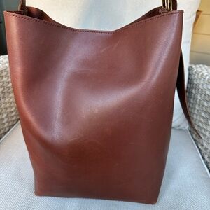 Madewell The Essential Bucket Tote in warm cinnamon